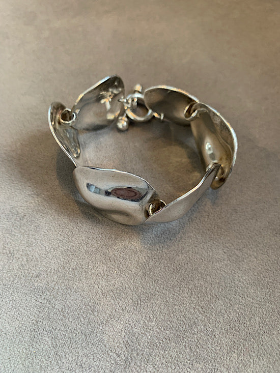 Ilaria petal link bracelet